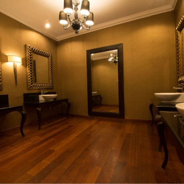 The Grand Hotel Communal Bathroom | The Silkroad